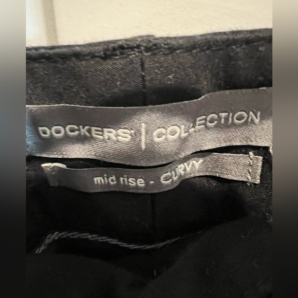 BAG395. Women’s Dockers Mid Rise Curvy Capri 10 - Picture 2 of 6